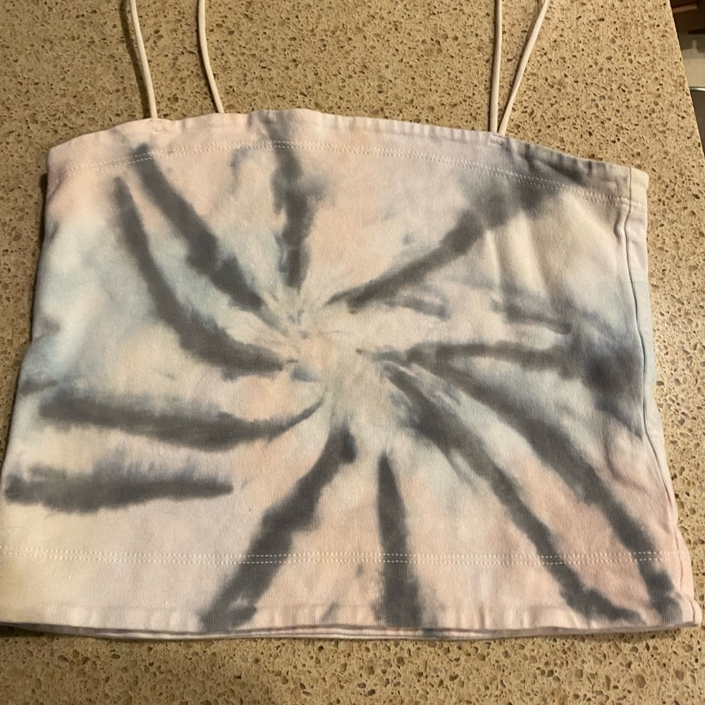 American Eagle strappy cropped tank top worn maybe once. Size x-small.